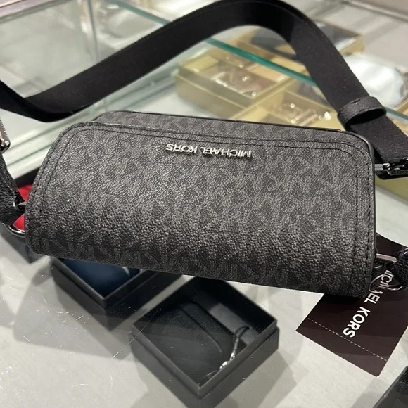 MICHAEL KORS
COOPER EW Phone XBody 
Black 
NWT - Picture 10 of 16